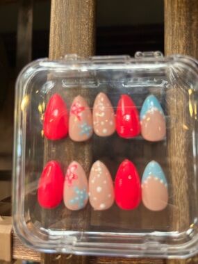 Hand-Painted Starfish Beach inspired Nails in Coral, Nude & Sky Blue